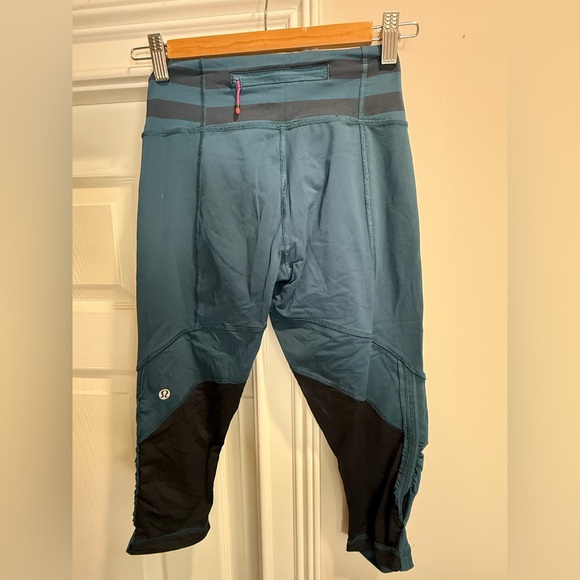 Lululemon 16 pairs of capri leggings. Different styles and colors - Picture 8 of 14